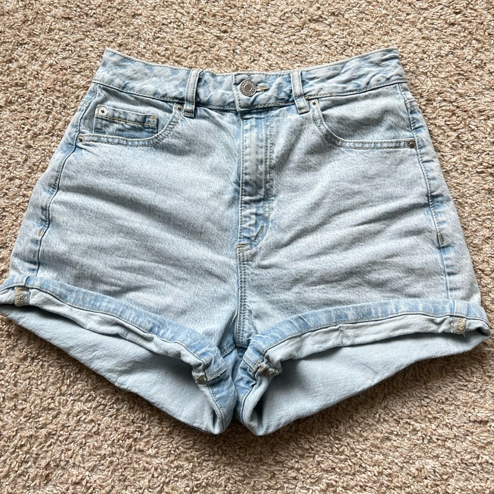 GARAGE MOM SHORTS